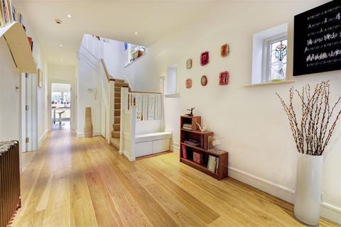 26 Dunstan Road, London, NW11 8AA