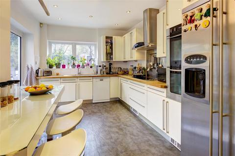 26 Dunstan Road, London, NW11 8AA