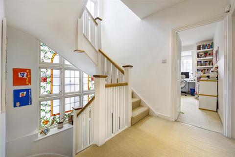 26 Dunstan Road, London, NW11 8AA
