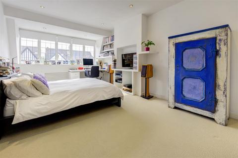26 Dunstan Road, London, NW11 8AA