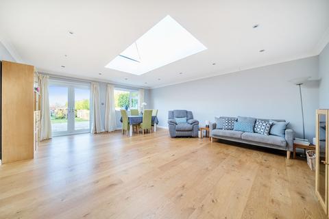 23 Leazes Avenue, Chaldon, Caterham, CR3 5AG