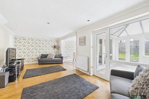 4 bedroom semi-detached house for sale, Hillmead, Gossops Green RH11