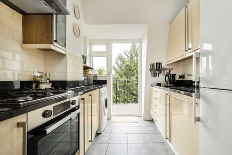 2 bedroom flat for sale, Queens Road, London NW4