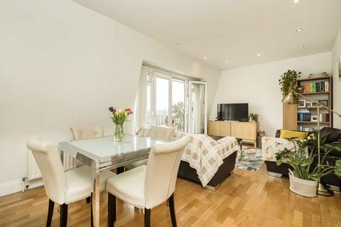 2 bedroom flat for sale, Queens Road, London NW4