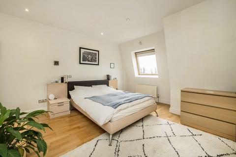 2 bedroom flat for sale, Queens Road, London NW4