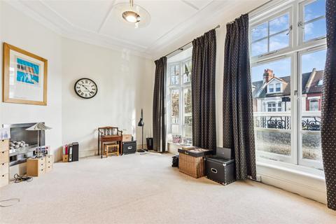 2 bedroom flat for sale, Thorney Hedge Road, London, W4