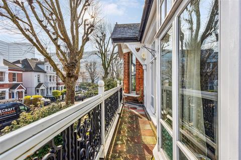 15a Thorney Hedge Road, London, W4 5SB