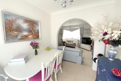 14 Brian Avenue, Waltham, Grimsby, DN37 0JS