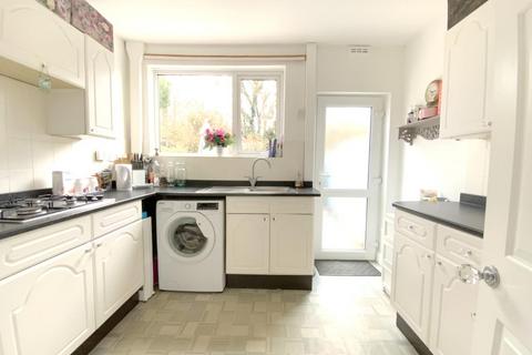 14 Brian Avenue, Waltham, Grimsby, DN37 0JS