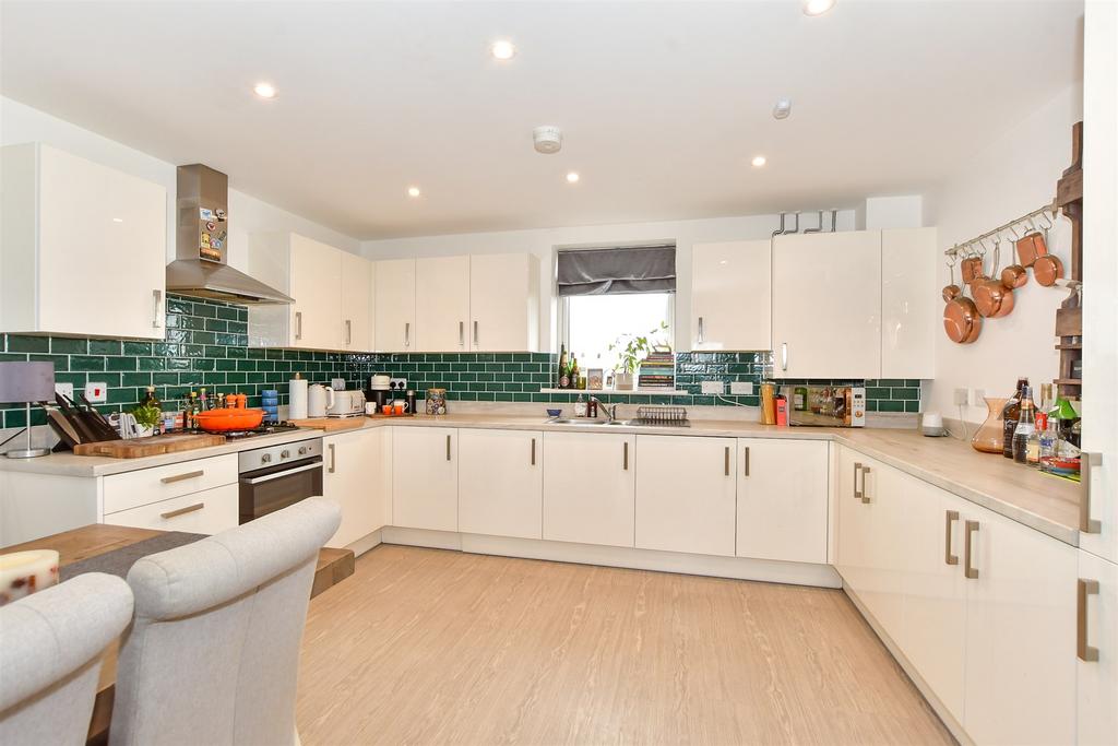Lounge/Kitchen