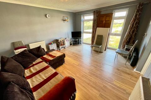 2 bedroom flat for sale, Elderberry Close, Luton, Bedfordshire, LU2 8JD