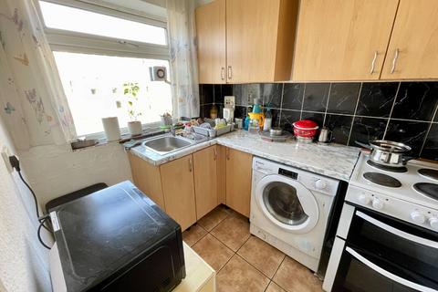 2 bedroom flat for sale, Elderberry Close, Luton, Bedfordshire, LU2 8JD