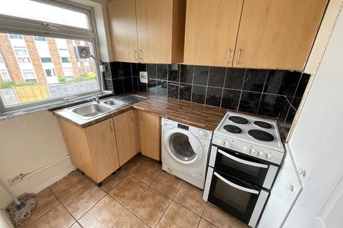 2 bedroom flat for sale, Elderberry Close, Luton, Bedfordshire, LU2 8JD
