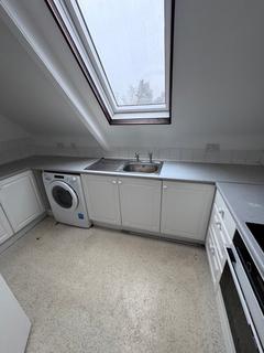 2 bedroom flat to rent, High Road, London, N20