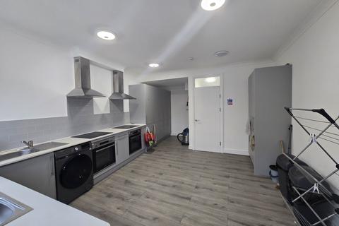 1 bedroom bedsit to rent, Johns Lane, Morden SM4