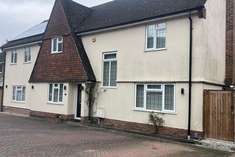 6 bedroom detached house to rent, Pound Hill, Crawley