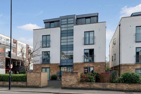 2 bedroom flat for sale, Gunnersbury Lane, London W3