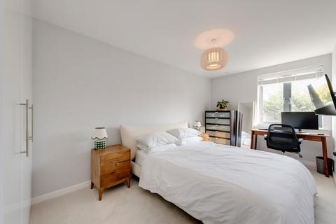 2 bedroom flat for sale, Gunnersbury Lane, London W3