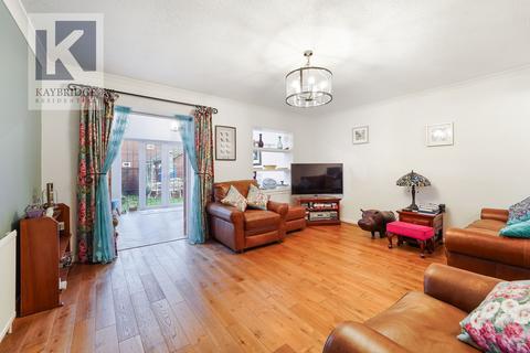 3 bedroom semi-detached house for sale, Cardinal Close, Worcester Park, KT4