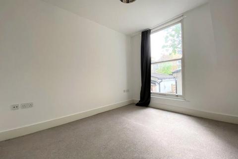 4 bedroom apartment to rent, Reighton Road, London, E5