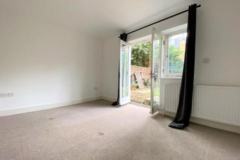 4 bedroom apartment to rent, Reighton Road, London, E5