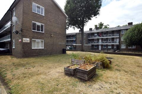 3 bedroom maisonette to rent, Caldwell Street Stockwell SW9