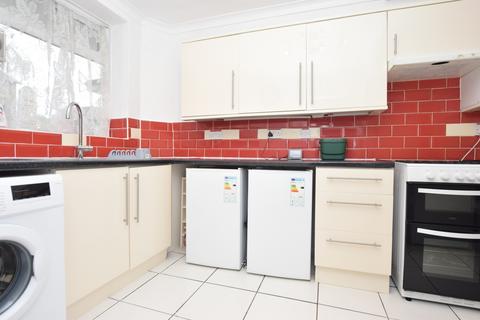 3 bedroom maisonette to rent, Caldwell Street Stockwell SW9