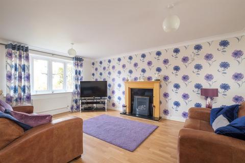 25 Balmoral Crescent, Lodge Moor, Sheffield, S10 4NE