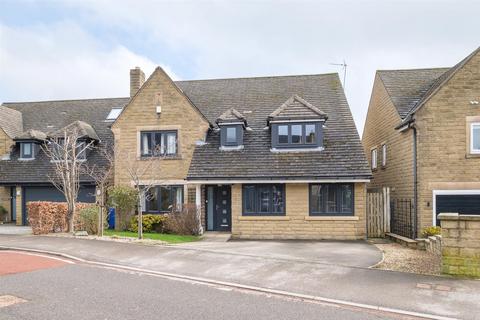 25 Balmoral Crescent, Lodge Moor, Sheffield, S10 4NE