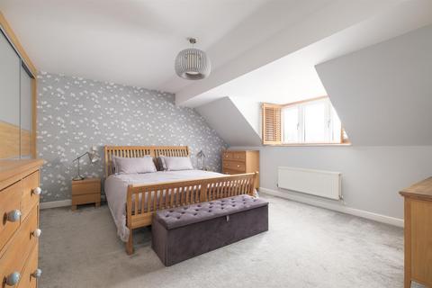 25 Balmoral Crescent, Lodge Moor, Sheffield, S10 4NE
