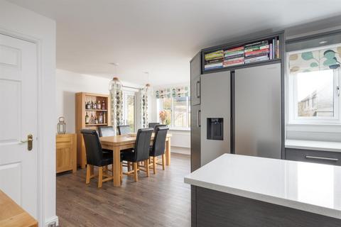 25 Balmoral Crescent, Lodge Moor, Sheffield, S10 4NE