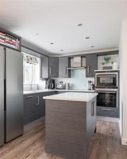25 Balmoral Crescent, Lodge Moor, Sheffield, S10 4NE