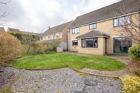 25 Balmoral Crescent, Lodge Moor, Sheffield, S10 4NE