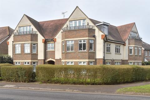 2 bedroom apartment for sale, Copthorne Place, Leatherhead KT24