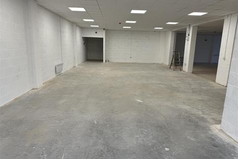 Warehouse to rent, Roseville Road, Leeds LS8