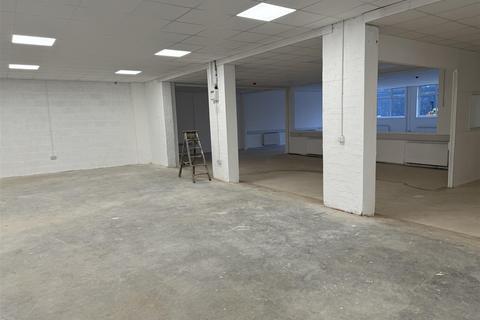 Warehouse to rent, Roseville Road, Leeds LS8