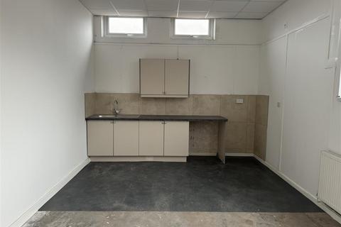 Warehouse to rent, Roseville Road, Leeds LS8