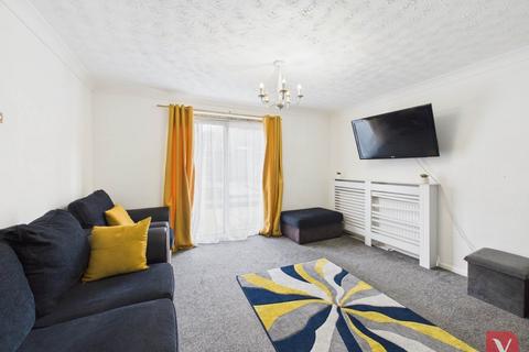 69 Denham Close, Luton, LU3 3TT