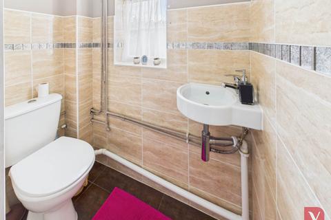 69 Denham Close, Luton, LU3 3TT