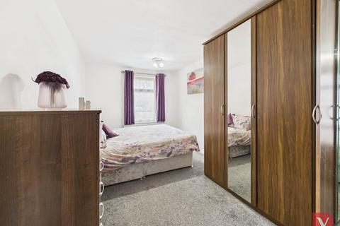 69 Denham Close, Luton, LU3 3TT