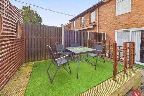 69 Denham Close, Luton, LU3 3TT