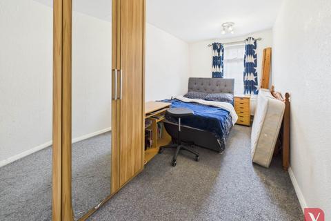 69 Denham Close, Luton, LU3 3TT