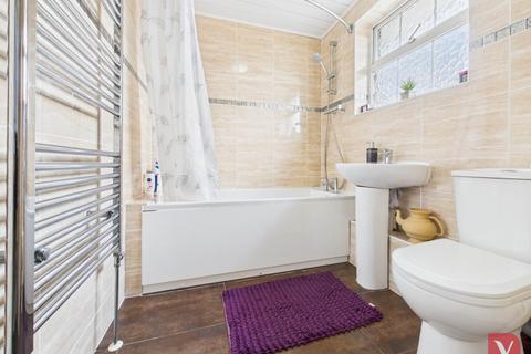 69 Denham Close, Luton, LU3 3TT