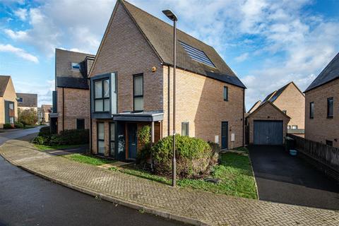 4 bedroom detached house to rent, Tolkien Meadow, Tattenhoe Park