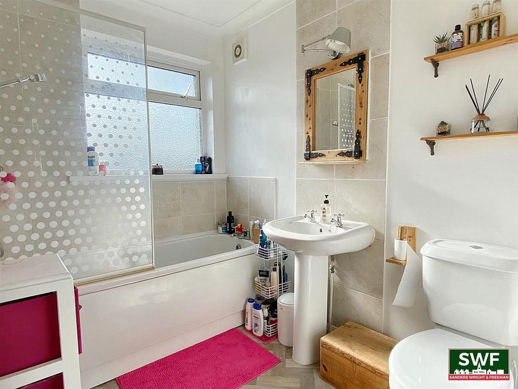 Bathroom1.jpg
