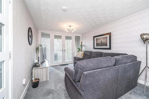 2 bedroom flat for sale, Station Road, Thornton