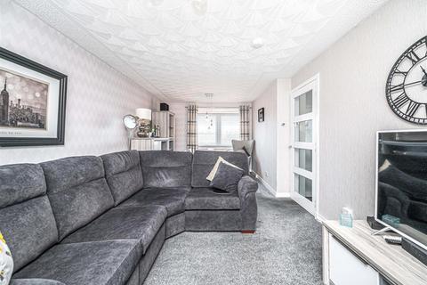 2 bedroom flat for sale, Station Road, Thornton