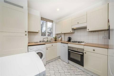 2 bedroom flat to rent, Stratheden Parade, London SE3