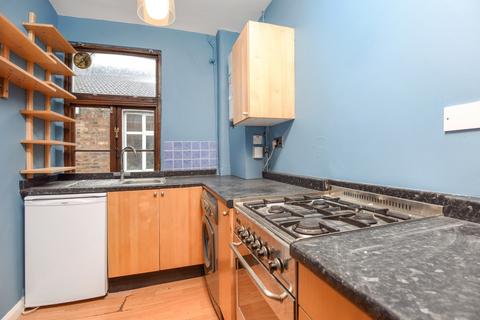 2 bedroom flat to rent, Woodbury Street Tooting  SW17