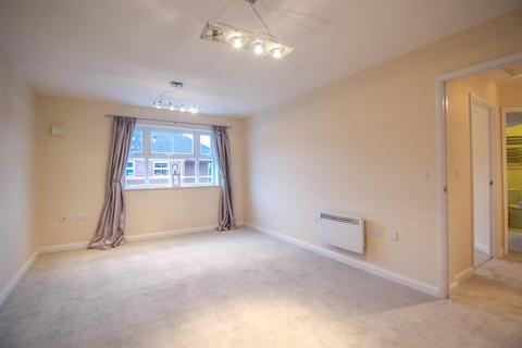 2 bedroom flat to rent, Gloucester Close, Redditch